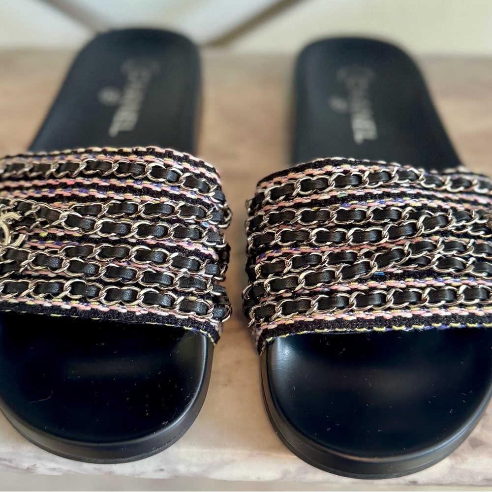 CHANEL Black Chain-Link Sandals / Slides